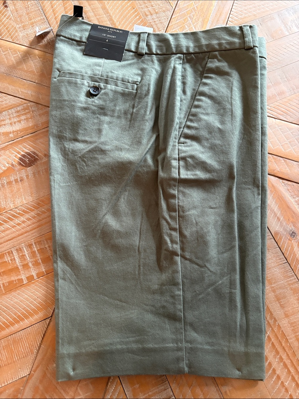 Banana Republic 10” Olive Shorts NWT